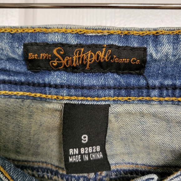 NWT South pole Freestyle Low Rise Boot Cut Distressed Jeans Size 9. - Picture 3 of 4